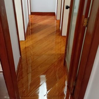 Instalação de piso de madeira